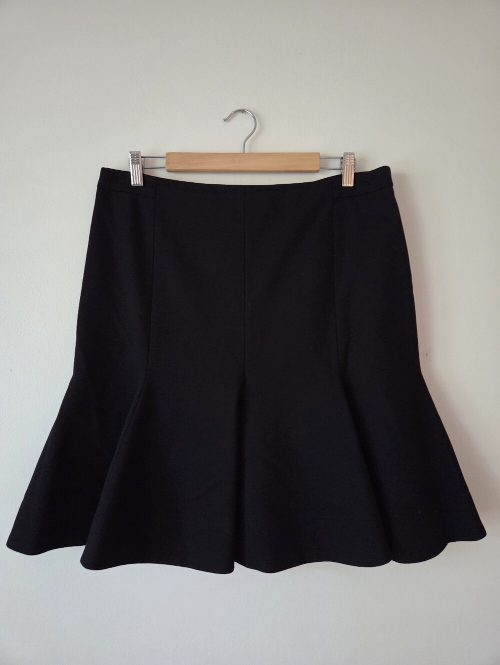 Akris Punto Black Knee Length Flared Skirt
